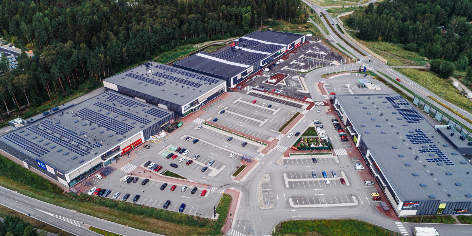 eQ Retail Park Bredis aurinkopaneelit